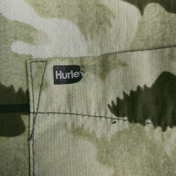 Hurley Argo Camo Palm Casual Short Sleeve Shirt Stripe Green Men's size Medium - Picture 11 of 14